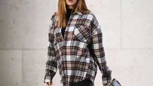 Frau mit Shacket