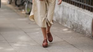 Frau mit Kleid Sue Giers