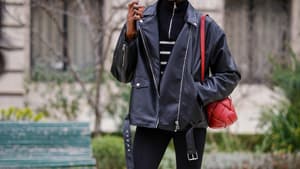 Streetstyle mit schwarzer Schlaghose