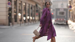 Frau mit Maxikleid