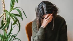 Frau macht sich Sorgen