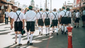 Männer in Trachten auf Oktoberfest