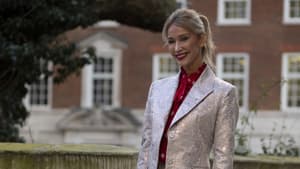 Frau im glitzernden Hosenanzug