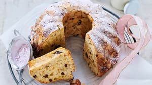 Rezept Stollen-Gugelhupf mit Himbeer-Puderzucker