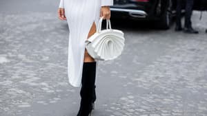Spitze Stiefel zum Kleid