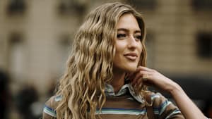 Emili Sindlev volles Haar