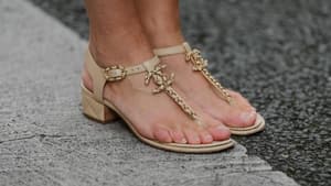 Sandalen mit niedrigem Absatz