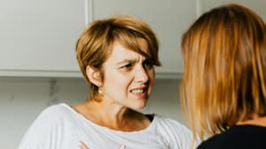 Zwei Freundinnen streiten sich