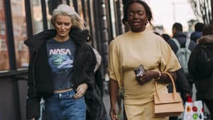 Zwei Frauen in Streetstyles