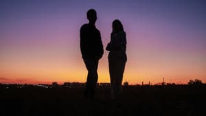 Mann und Frau vor Sonnenuntergang