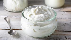 Glasschale mit Quark