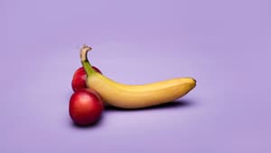 Banane als Penis mit Pflaumen als Hoden
