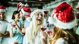 Kollegen feiern Weihnachtsfeier