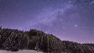 Sternenhimmel mit Schneelandschaft