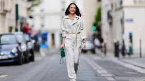 Frau in Jumpsuit