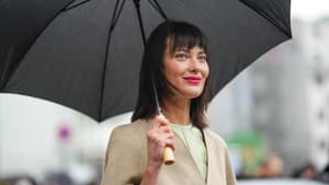 Frau mit Regenschirm