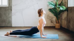 Eine Frau macht Yoga