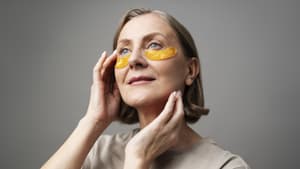 Frau mit Eye Patches