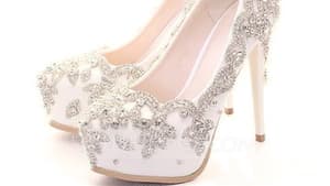 Brautschuhe mit Strassverzierung