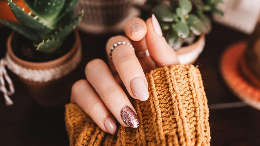 Figernägel nude glitzer