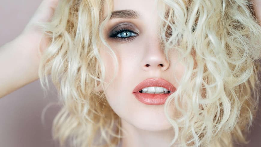 Blonde Frau