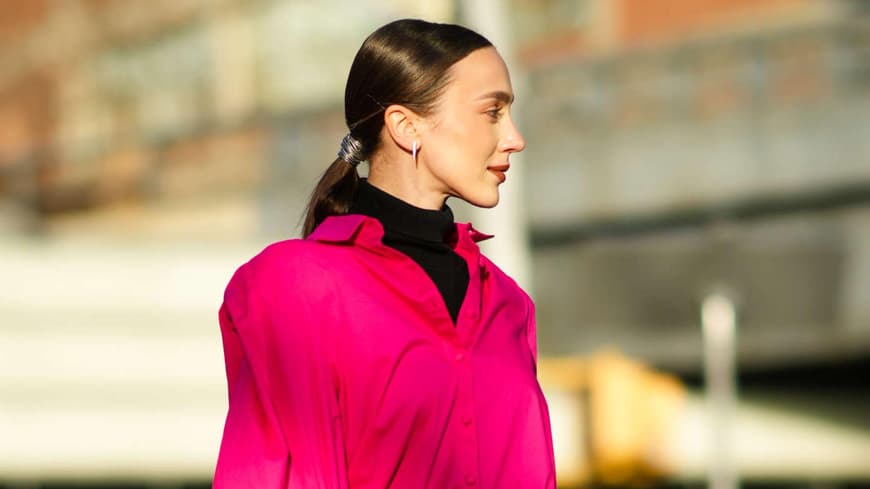Frau mit Sleek Bun