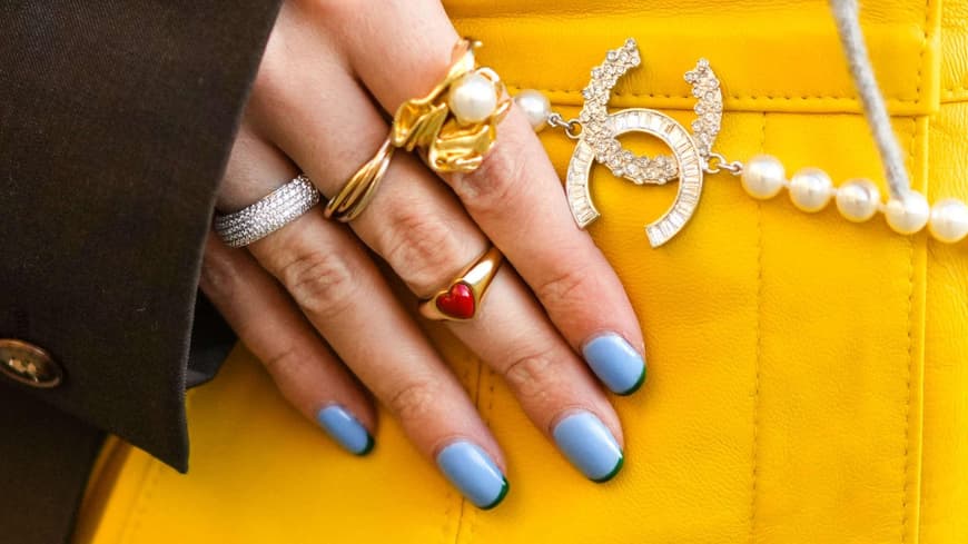 Nagellack hellblau