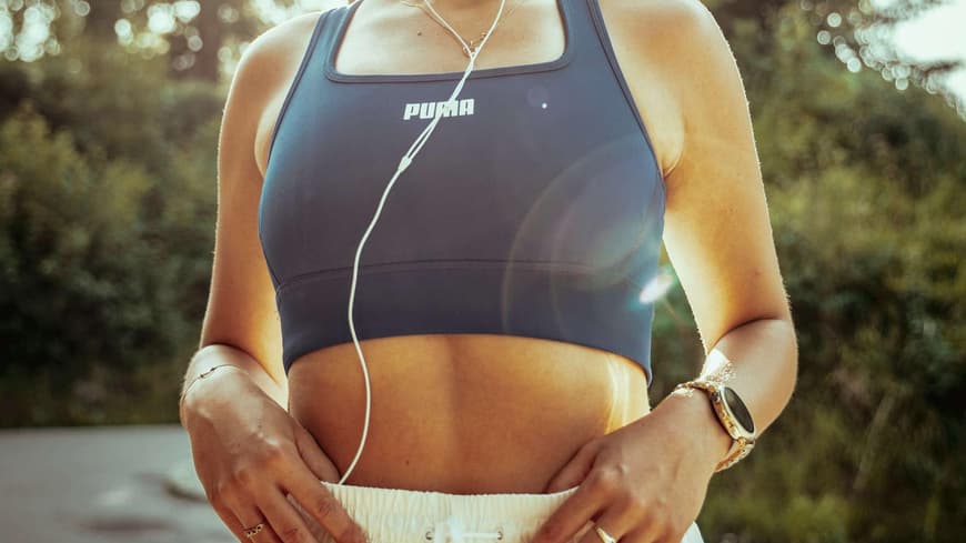 Frau Bauch sportlich