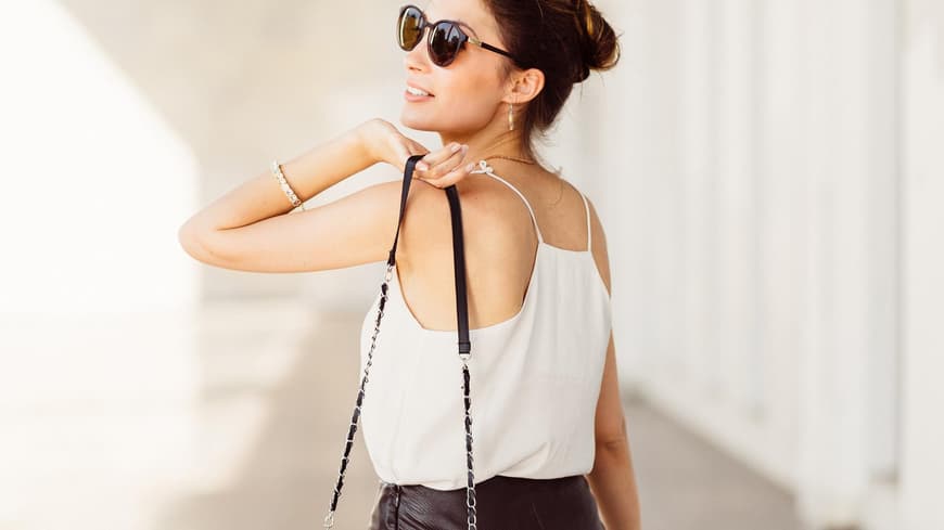 Frau mit Sonnenbrille