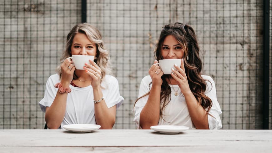 Frauen mit Kaffee