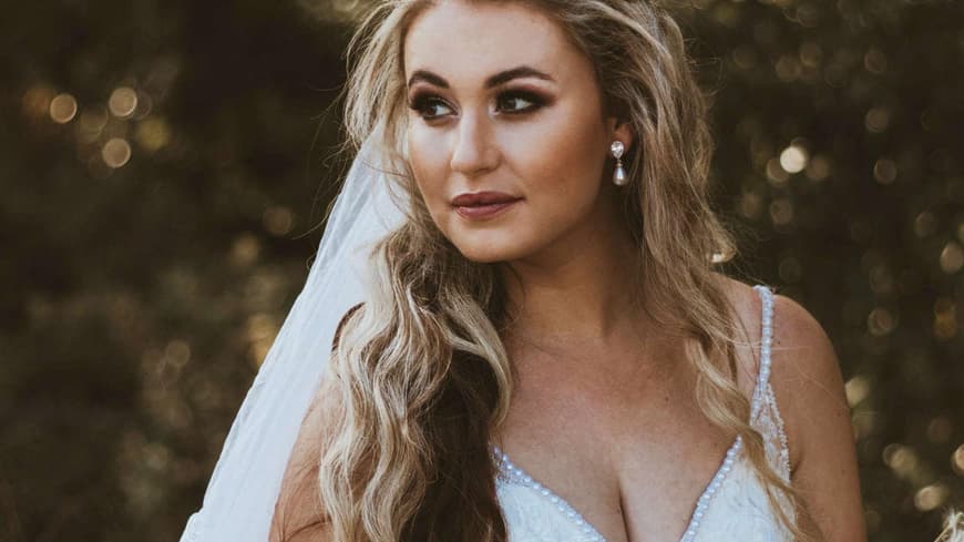 Braut blond curvy sexy