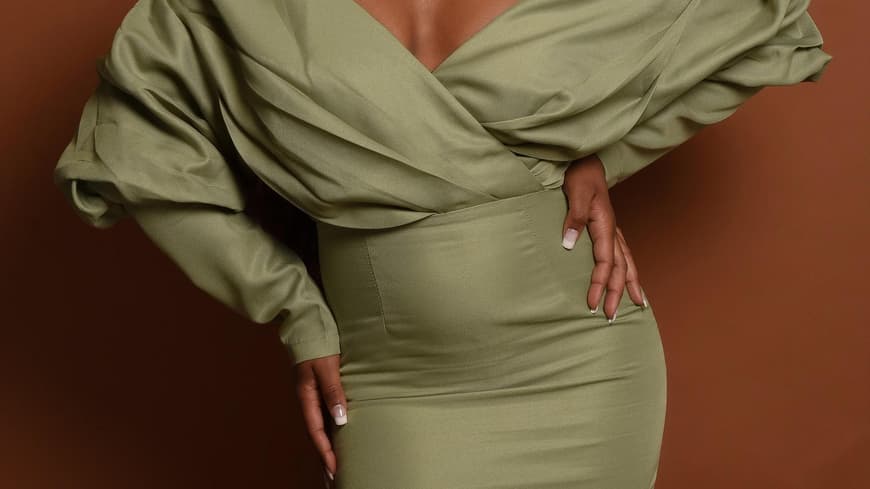 Frau im Kleid