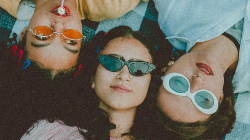 Frauen mit Sonnenbrille