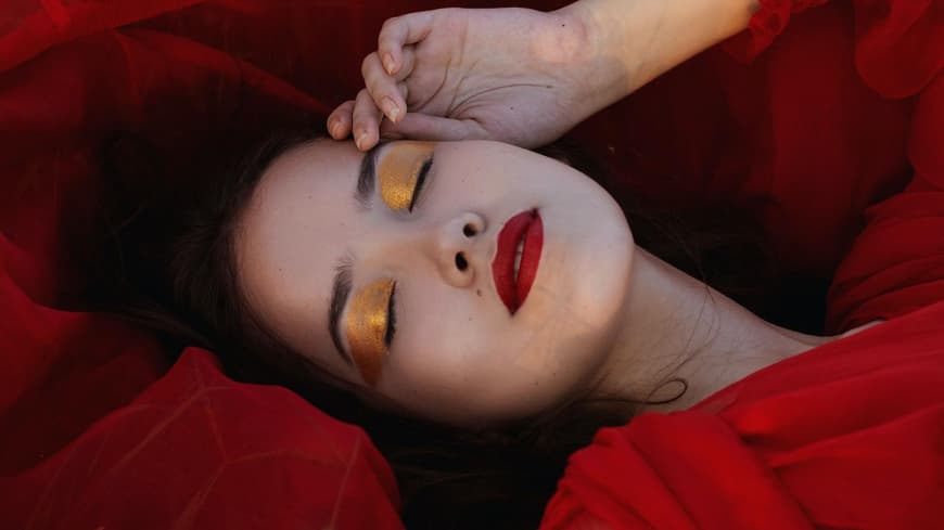 Frau in Rot