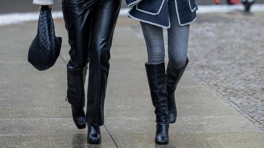 Streetstyle zwei Frauen mit Skinny Jeans, Stiefeln und Lederhose