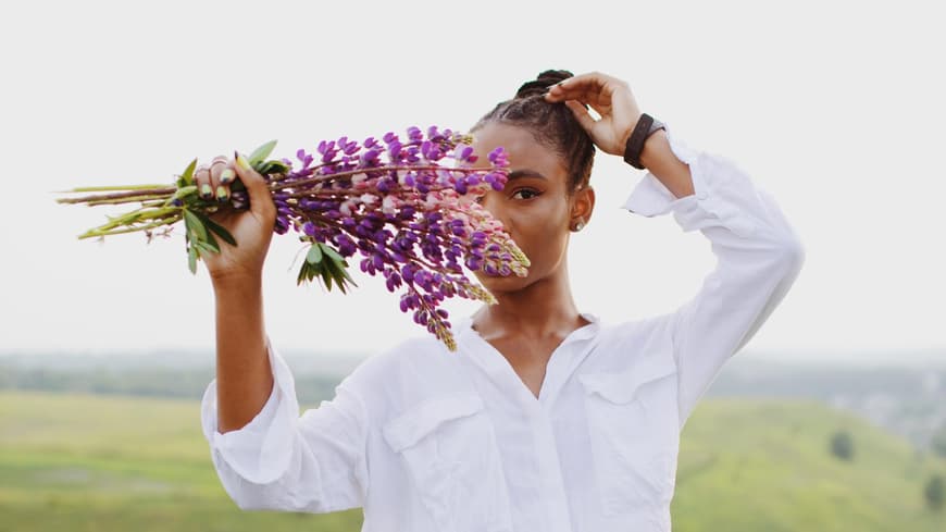 Frau mit Blumen