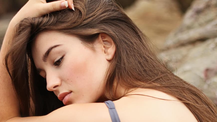 Natürliches Make-up: Frau mit Rouge