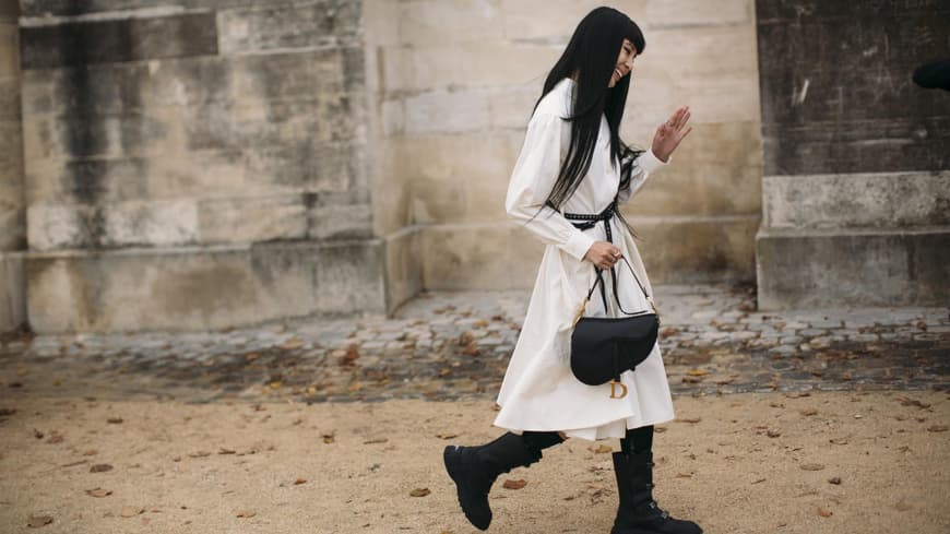 Minimalistisches Midikleid Streetstyle