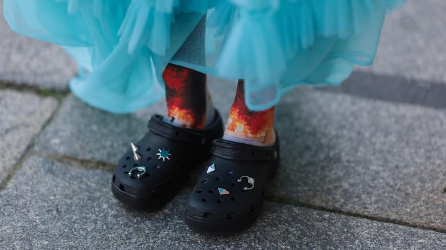 Schwarze Crocs