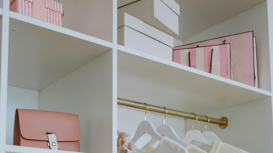 Ordentlicher Kleiderschrank