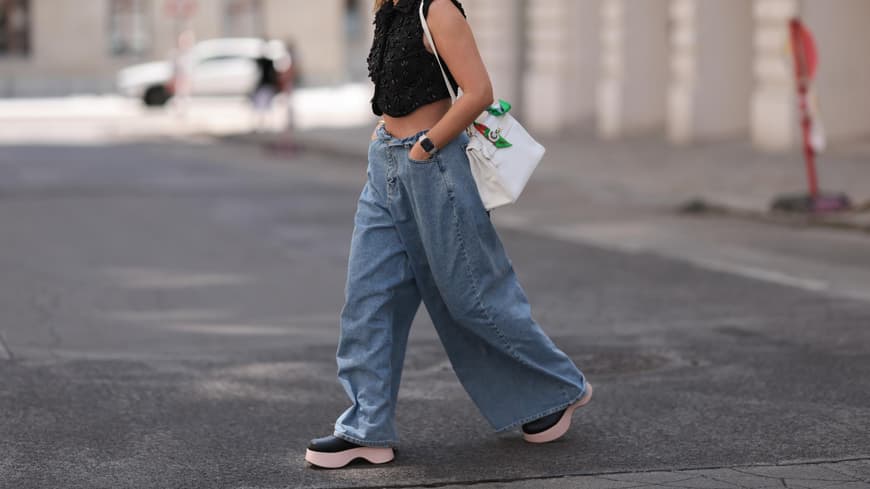 Frau mit Low Waist Jeans