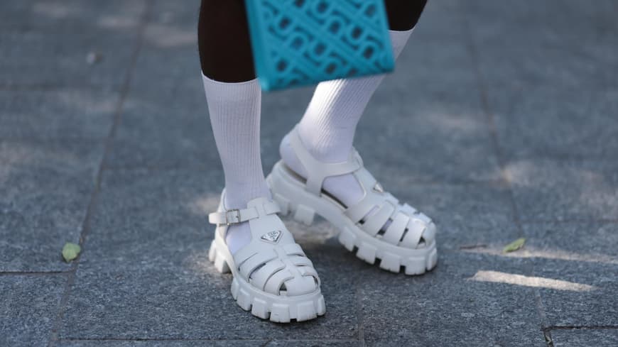Weiße Sandalen