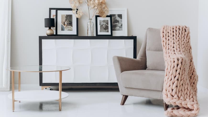 Ein schöner Sessel hat in jedem Wohnzimmer platz