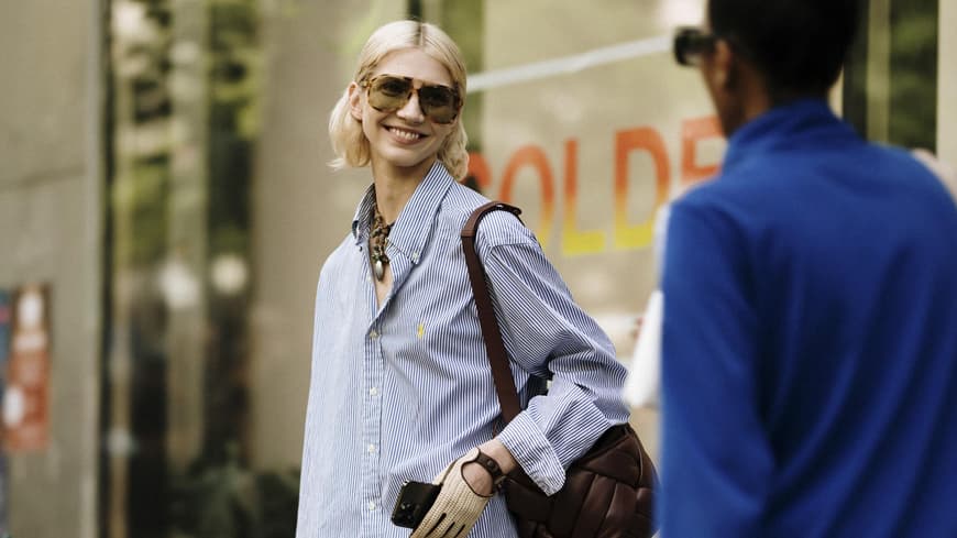 Frau mit Sonnenbrille