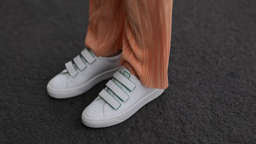 Weiße Turnschuhe