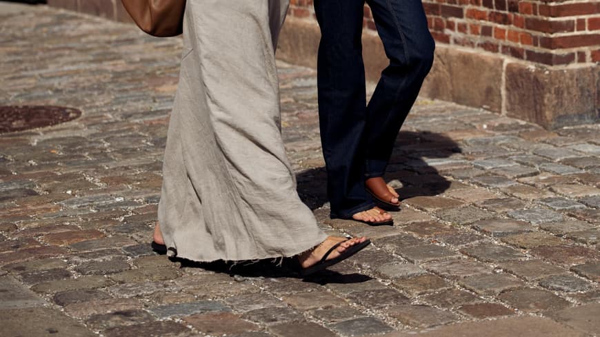 Zwei stylische Frauen in Kopenhagen