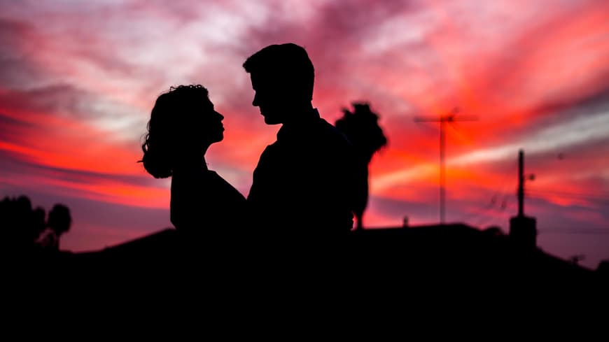 Mann und Frau verliebt