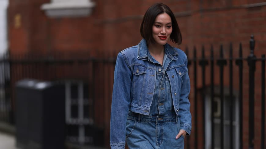 Frau im Jeanslook