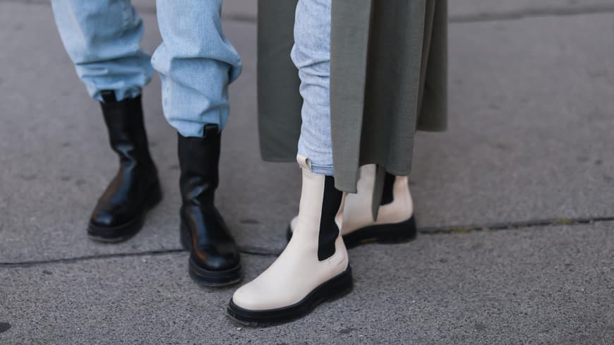Frauen tragen Chelsea Boots 