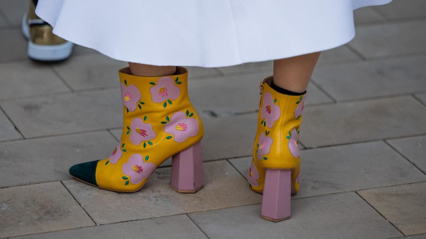 Gelbe Stiefeletten